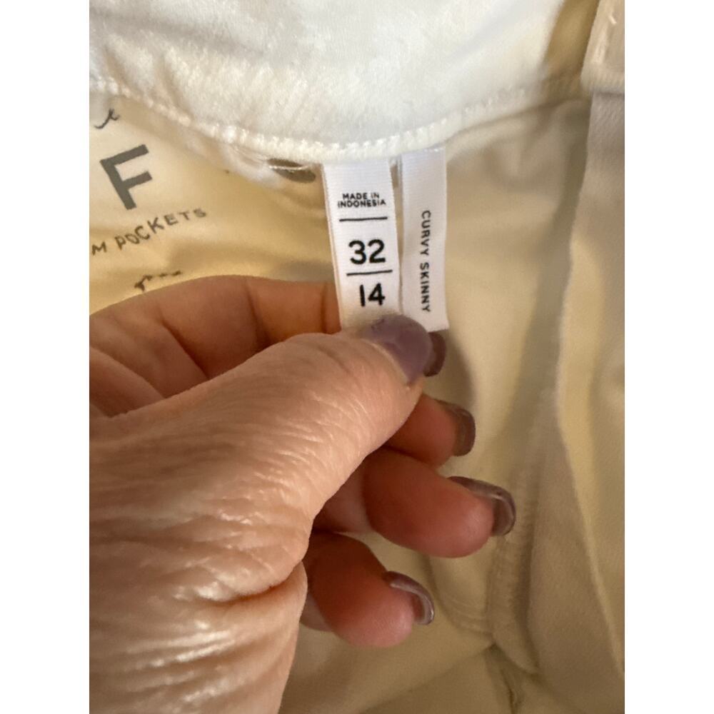 LOFT ANN TAYLOR WHITE DENIM JEANS SIZE 32/14 NEW WITHOUT TAGS - Picture 4 of 4